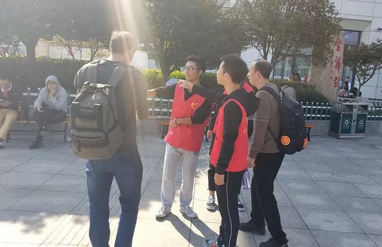 发聘书!242名学生任职社区居委会,万名青年志