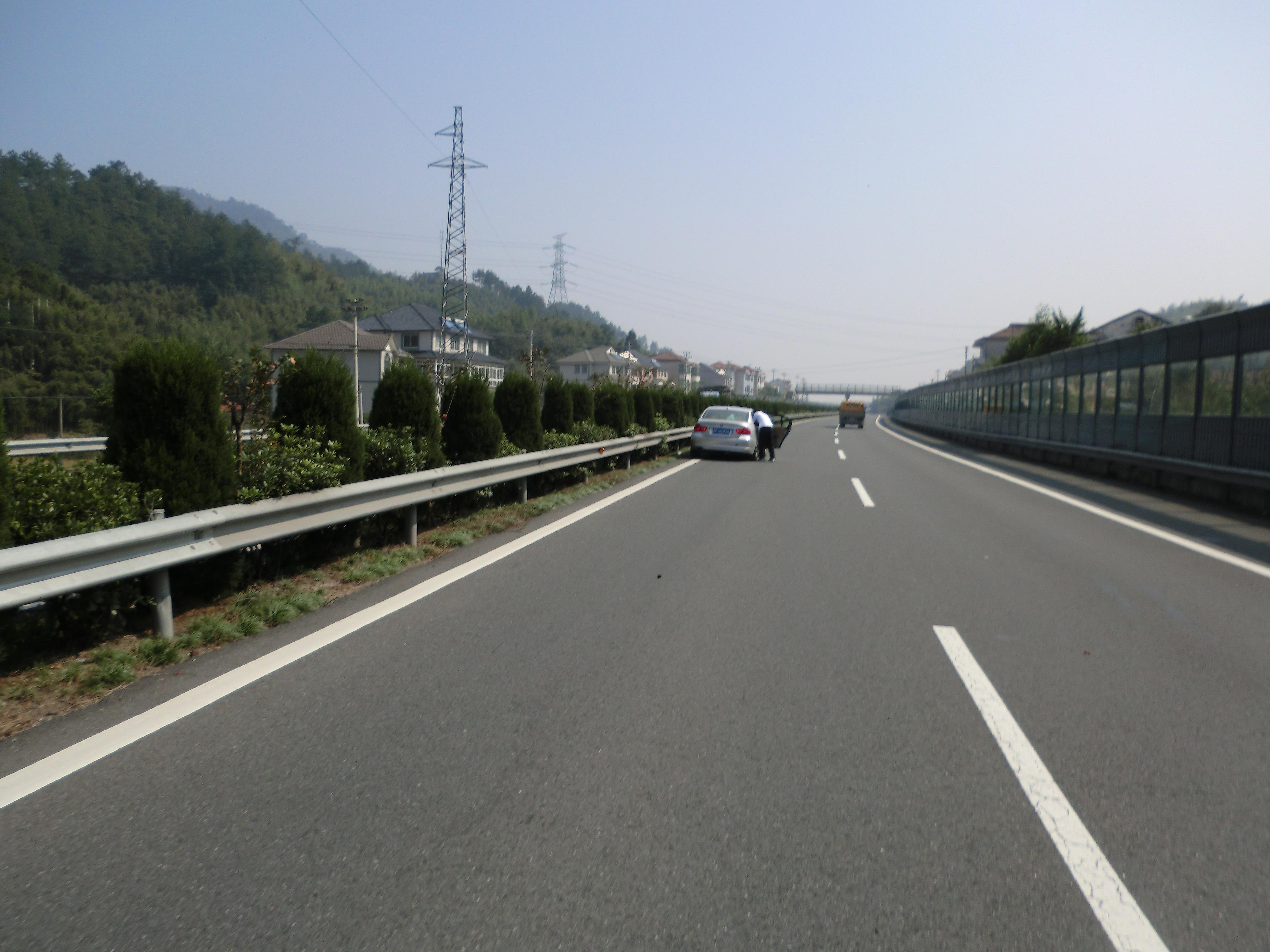 杭徽高速横塘段发生重大车祸!惨!图片来了!