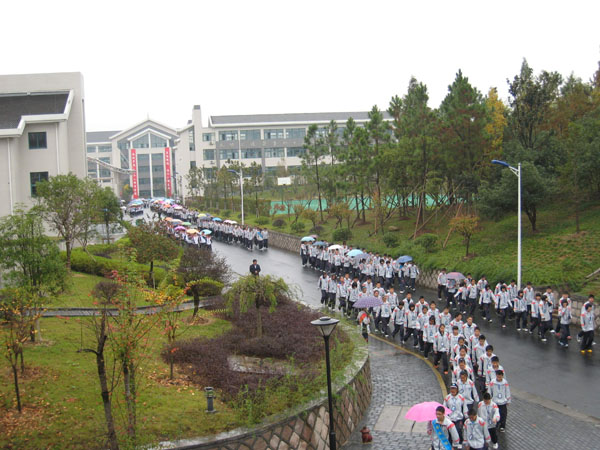 杭州日报:精细化管理走进临安於潜二中(图)