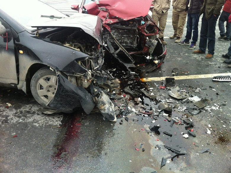 惨烈交通事故,撞的狠啊.