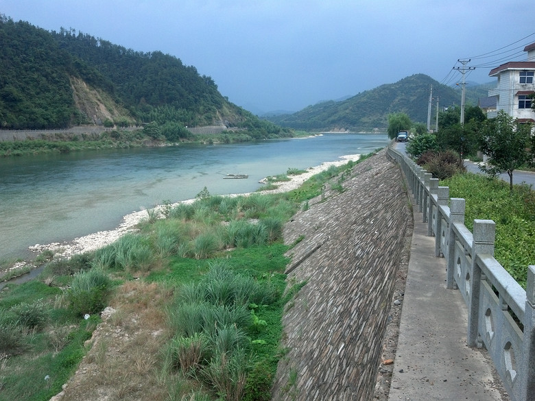 阔滩一条宽阔的溪滩