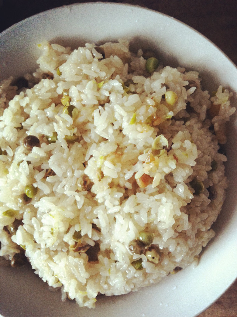 腊肉蚕豆糯米饭