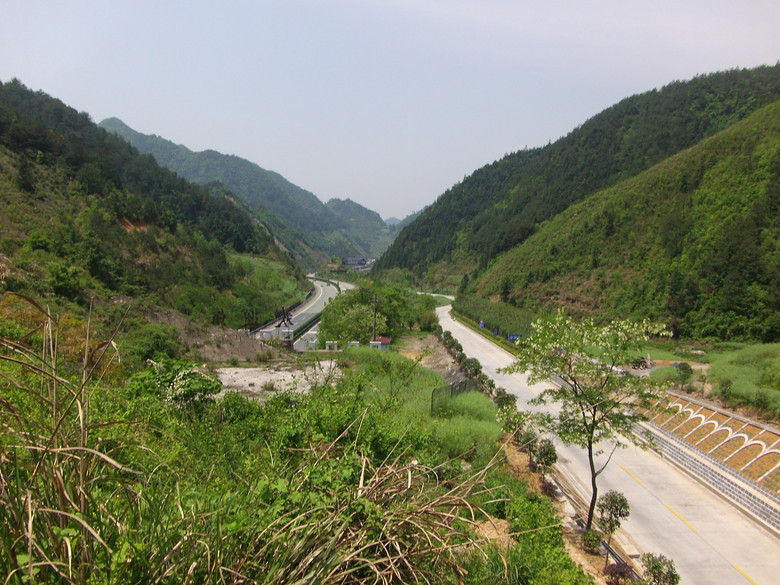 单人单日单车猛劈皖南三高公路之2白际公路狮石公路