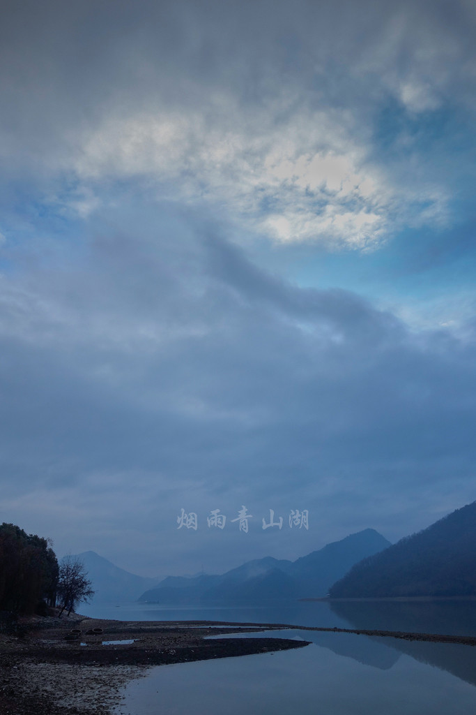 风景随拍烟雨青山湖