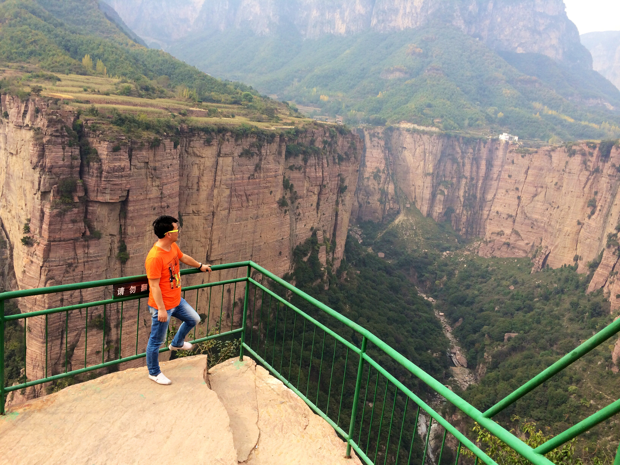 走进太行山:举起手来拍摄地:郭亮村