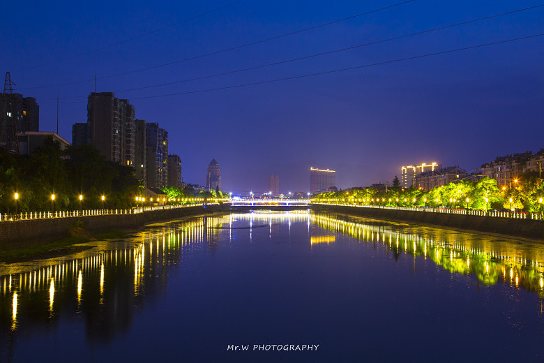 临安苕溪夜景图片