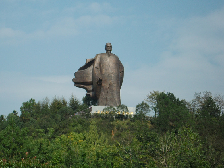 临安钱王雕像图片