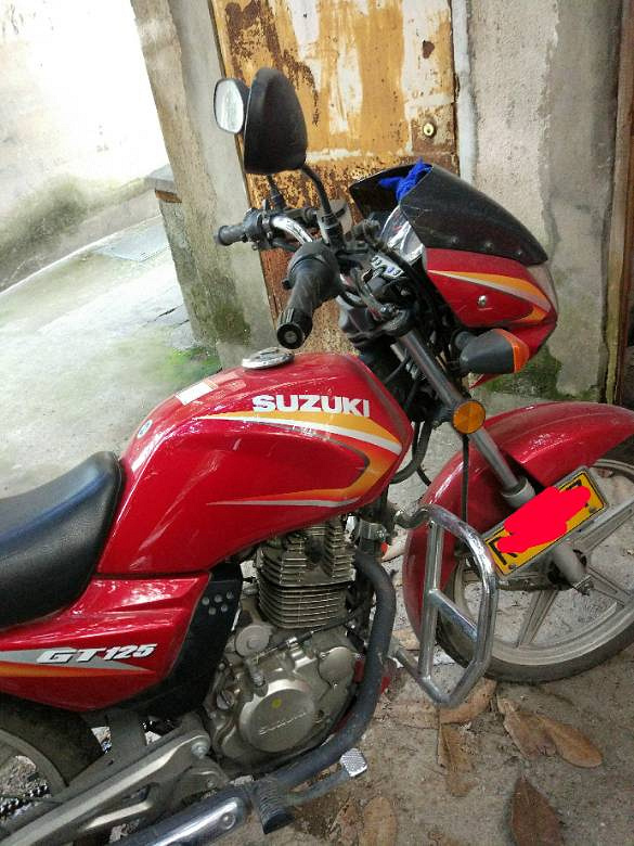 本人转卖铃木gt125摩托一辆带平衡轴的