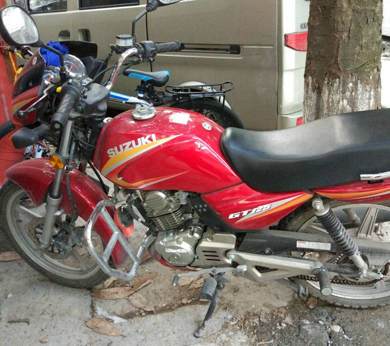 本人转卖铃木gt125摩托一辆带平衡轴的