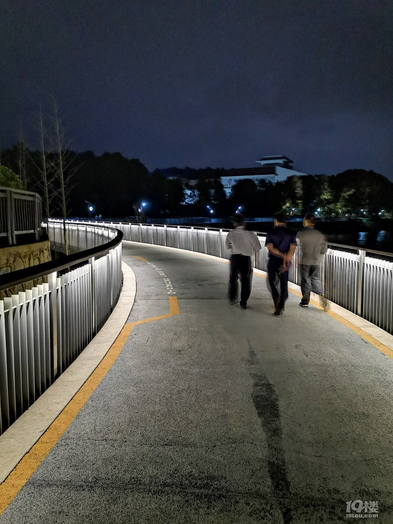 美丽青山湖夜景