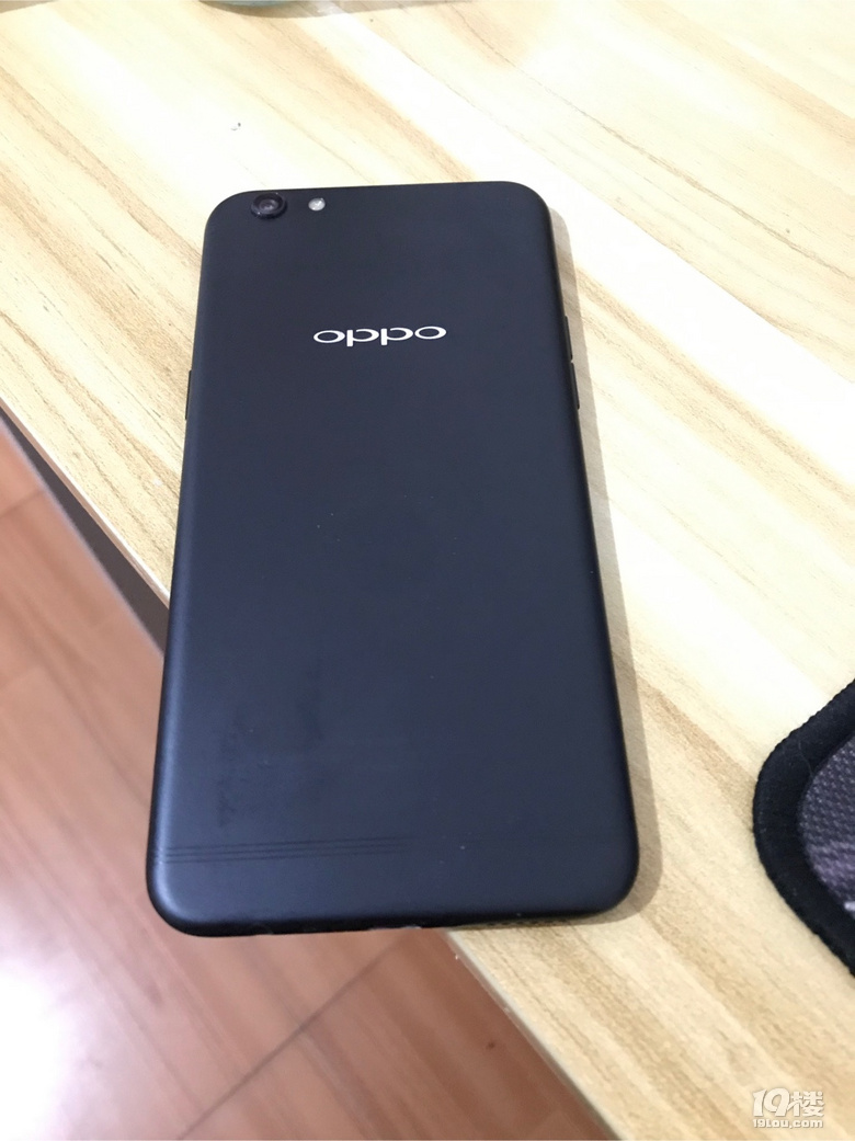 出个二手手机oppor9s成色85成新吧就是充电口有点