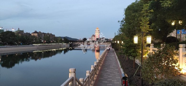 临安苕溪夜景图片