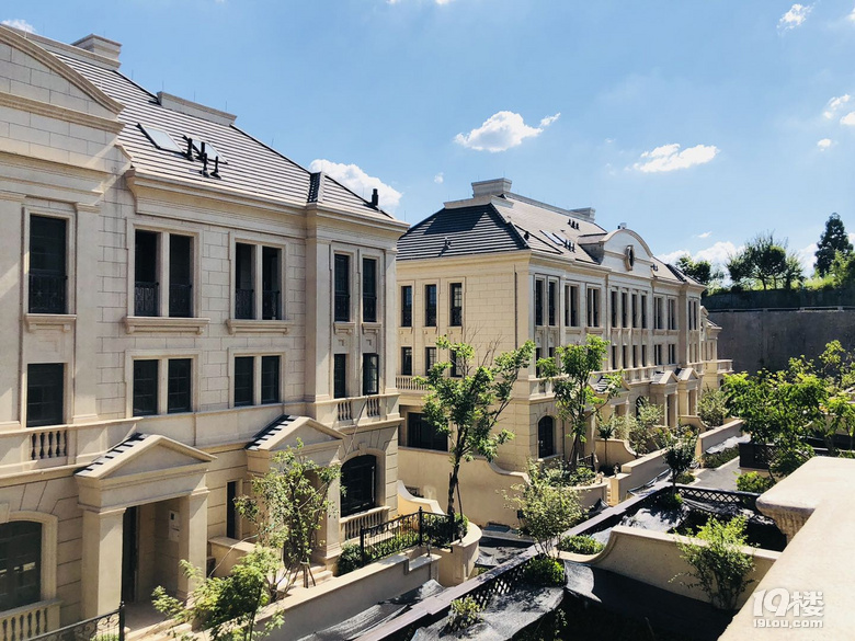 青城山语间排屋出售420万净