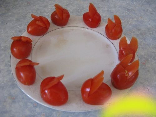 用小番茄做成小兔子
