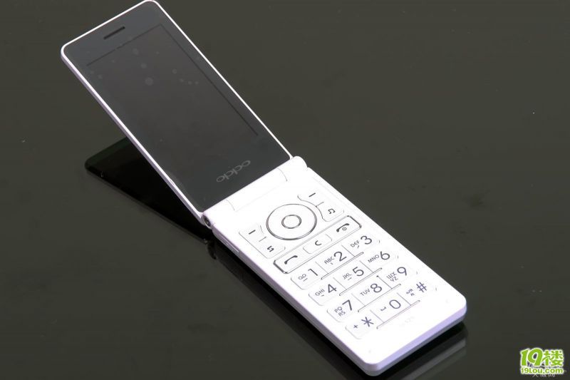 低价转让新手机 oppou529 白色