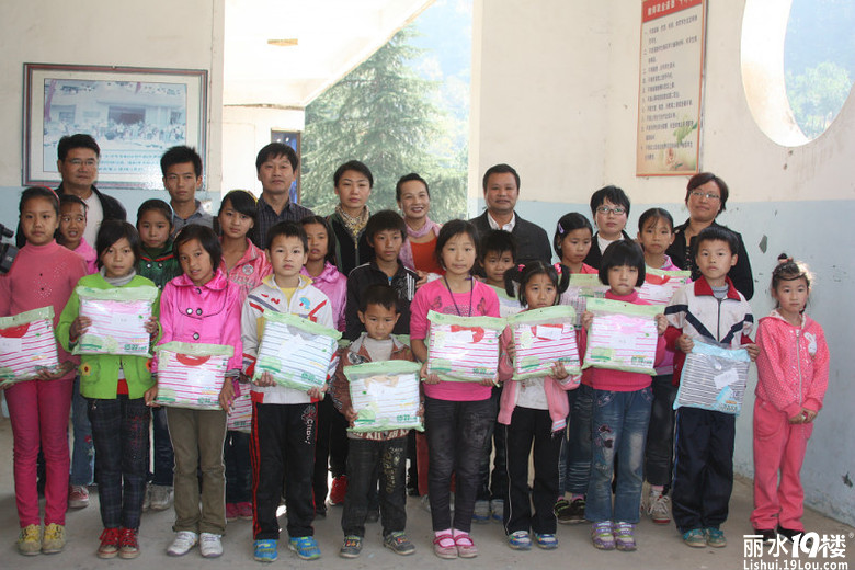 阳光义工再次走进红色革命圣地-罗田大别山区