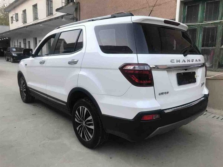 长安cx70 17款 1.5t 自动豪擎版18000首付开走