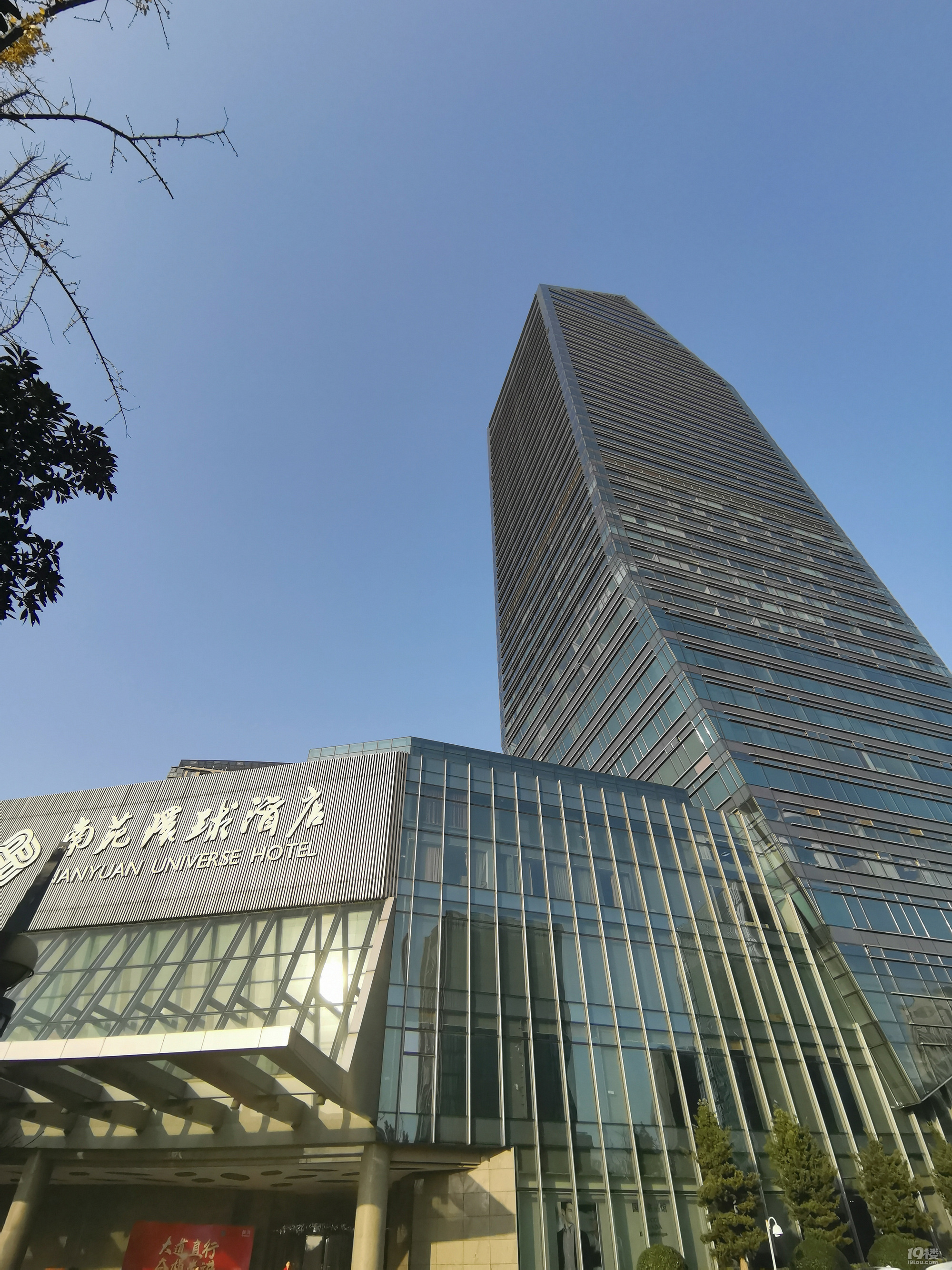 鄞州万达南苑环球酒店100平精装办公房,双面采光