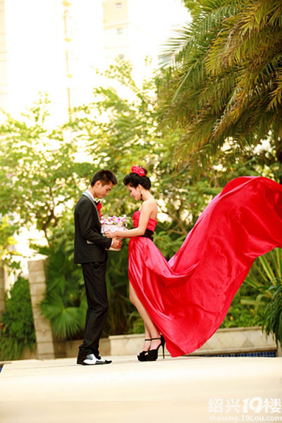 你的爱就像月光 那么温柔的照着我