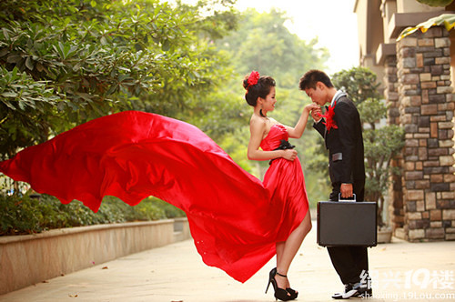 你的爱就像月光 那么温柔的照着我