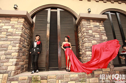 你的爱就像月光 那么温柔的照着我