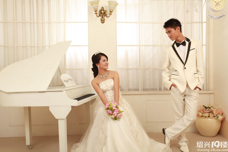 你的爱就像月光 那么温柔的照着我