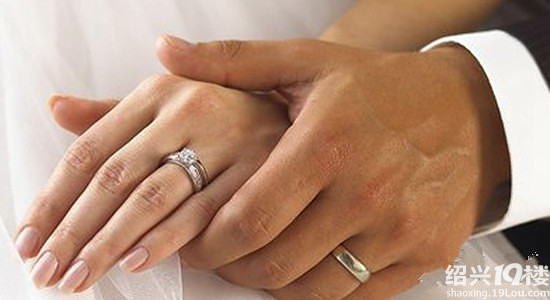 结婚戒指戴哪个手指要切记,不要闹笑话呀-选钻