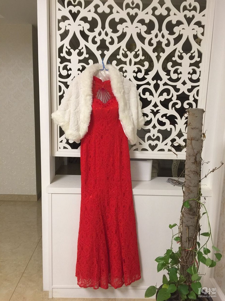 新娘服全套全新打包出售(包括敬酒服婚鞋披风