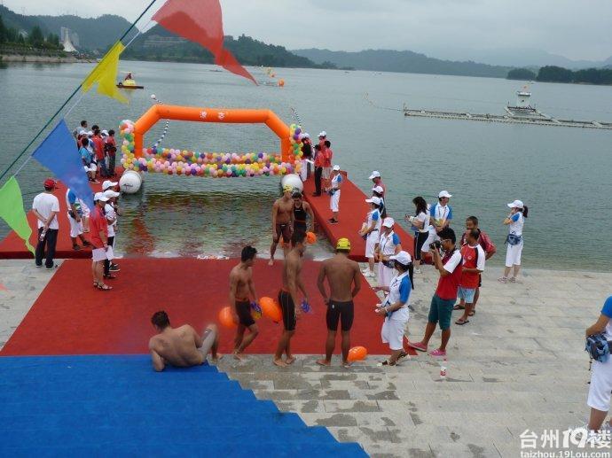 站着五位是香港队实力很强2000米都在21分以