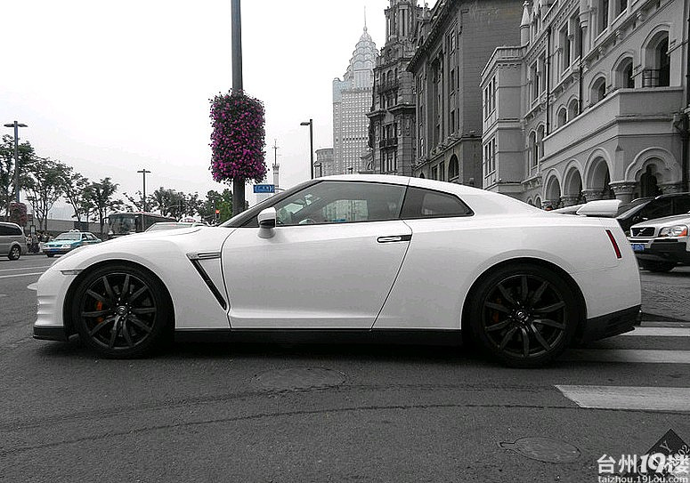 街拍东瀛战神nissangtr你在路上见过嘛