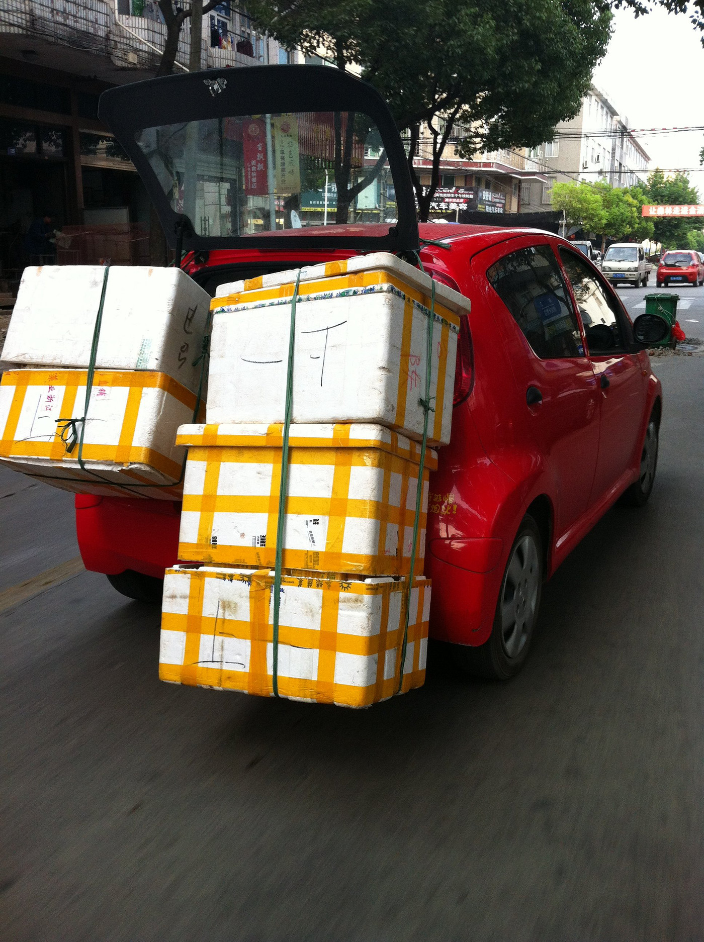 如此的小车f0也能这样载货 如图