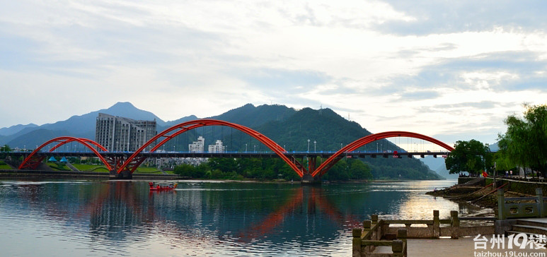 傍晚在江滨拍的彩虹桥