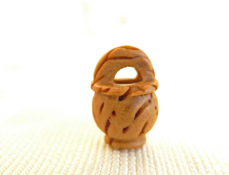 桃核雕刻桃篮的辟邪风俗及怎么样给宝宝选择桃篮