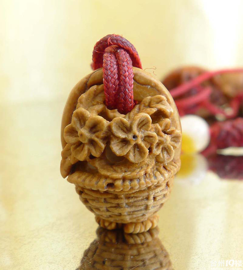 桃核雕刻桃篮的辟邪风俗及怎么样给宝宝选择桃篮