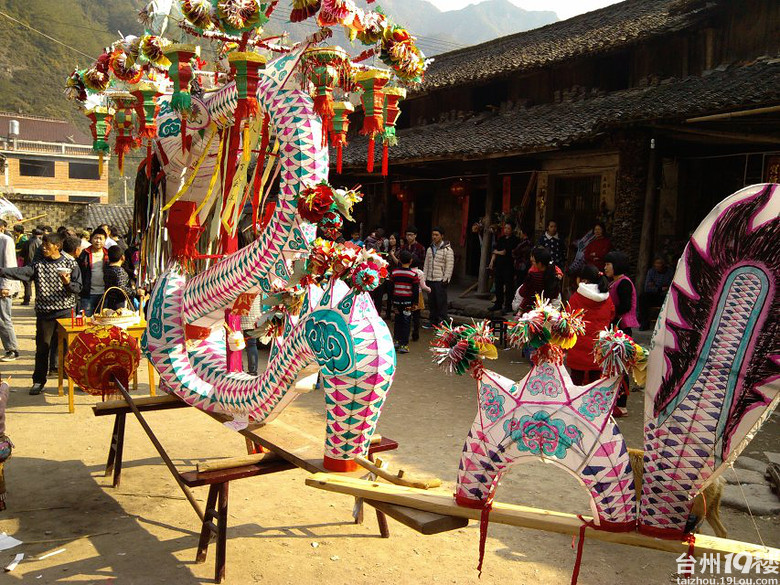 2014年仙居陈岭仁庄村板凳龙