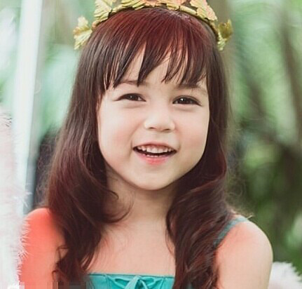 泰美混血小萝莉吉拉达·莫兰 小女孩就是要这样打扮