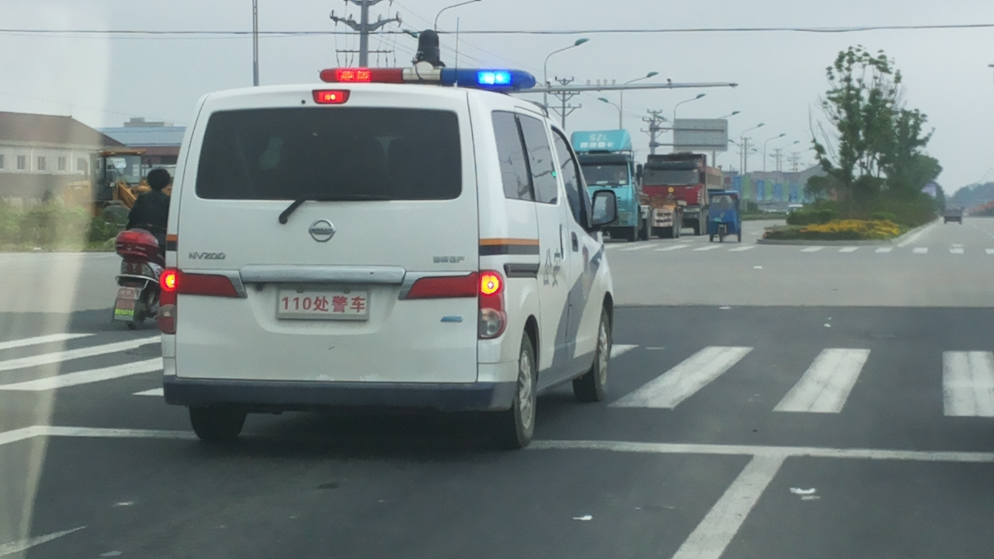 警车任性还是警察叔叔任性?