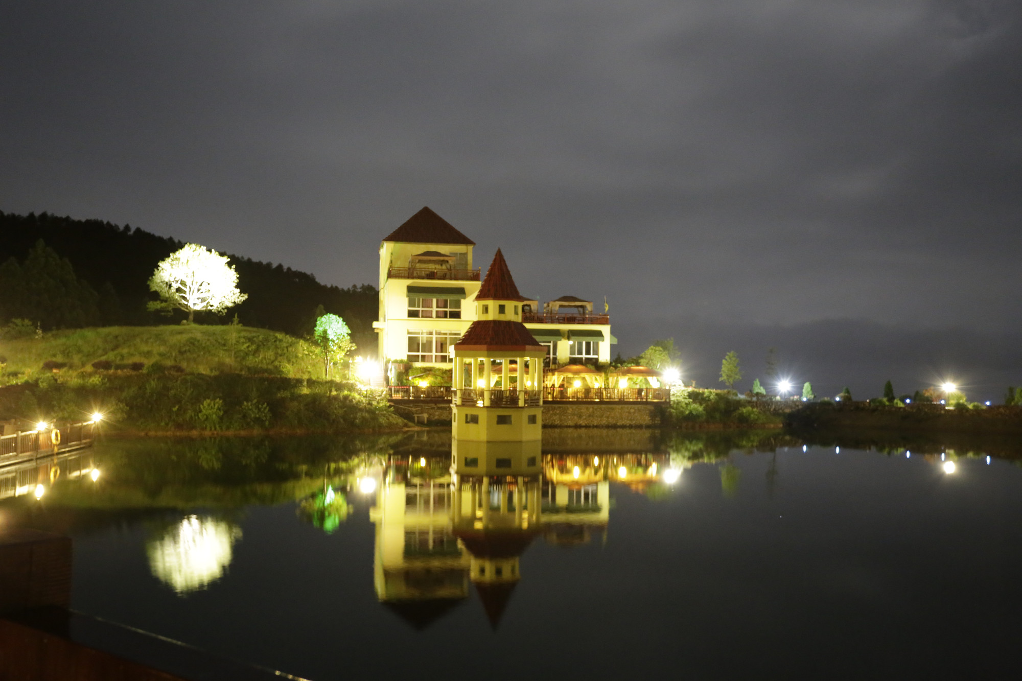 超美的东亚山庄景观