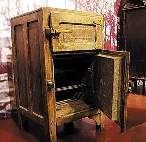 清代宫廷木质冰箱