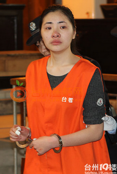 "台州一姐"陈明月开始活跃了,昨晚当了少儿模特大赛的评委.