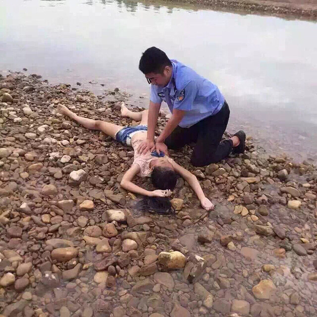 小女孩溺水身亡图片图片
