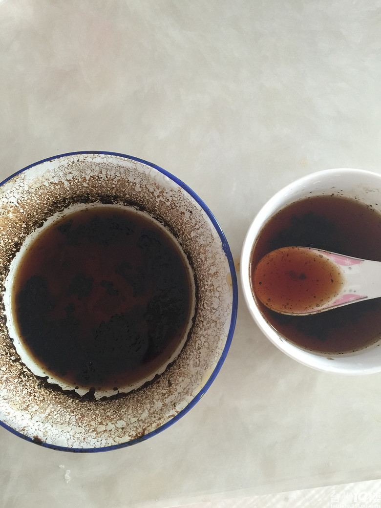 米鱼膏烧成灰炖酒治奶结