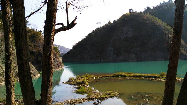 雁荡山石门潭风光石门潭坐落在乐清大荆镇