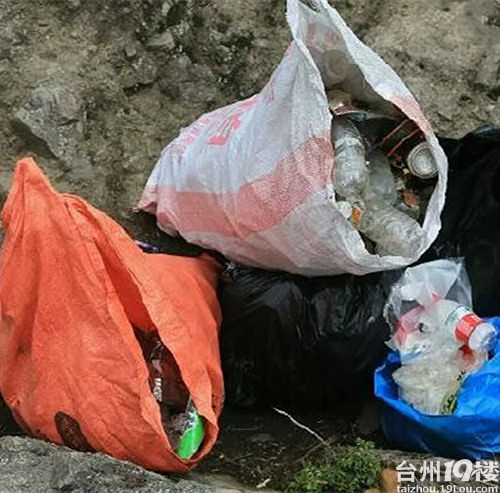 看温岭义工在石夫人峰岩降捡垃圾的照片想说