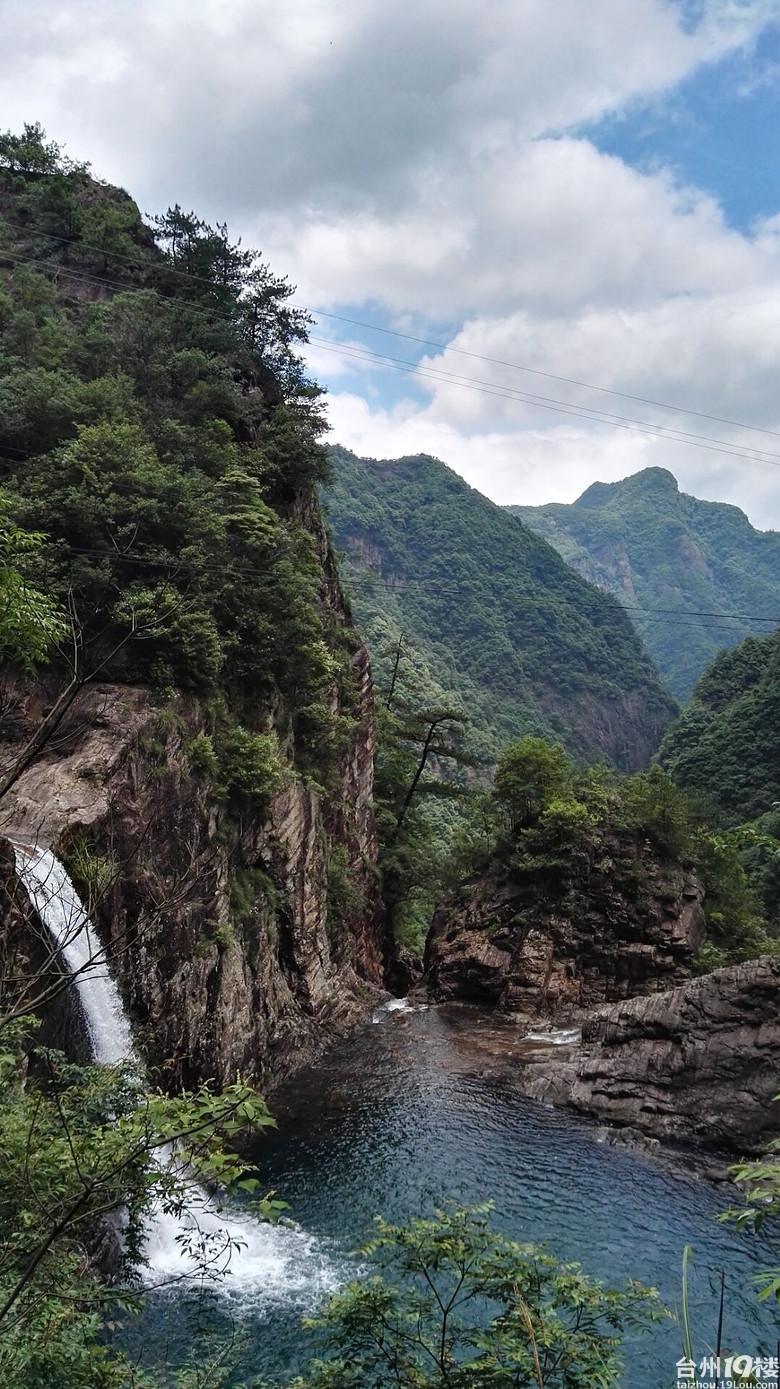 仙居淡竹乡上井村80米瀑布