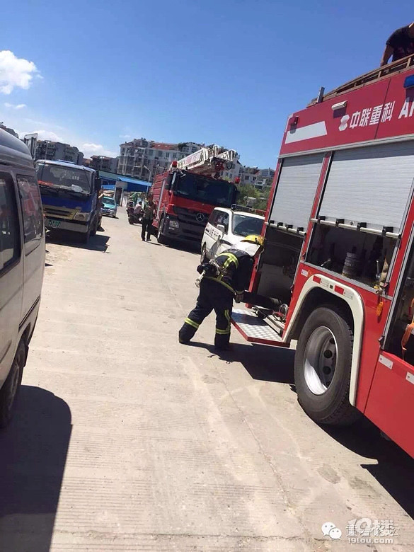 下午黄岩红四菜市场旁边这里有房子着火,黄岩