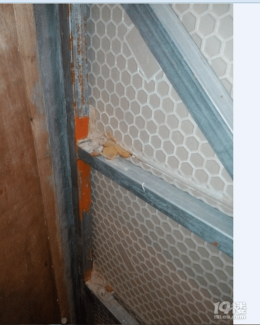 阳台的两根水管到底瓷砖包不包?哪里做中央花