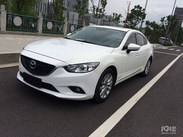 拉风汽车马自达阿特兹白色