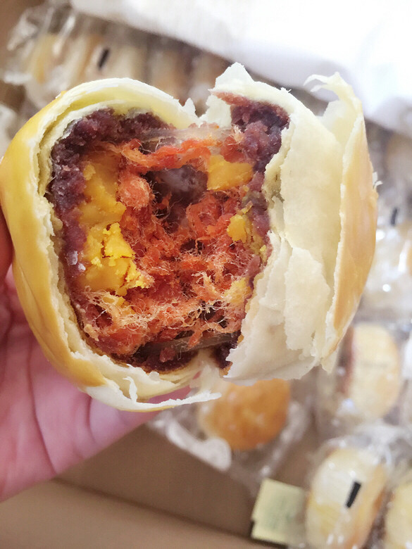 超级好吃的馅中馅月饼,囤了十个,哈哈,每