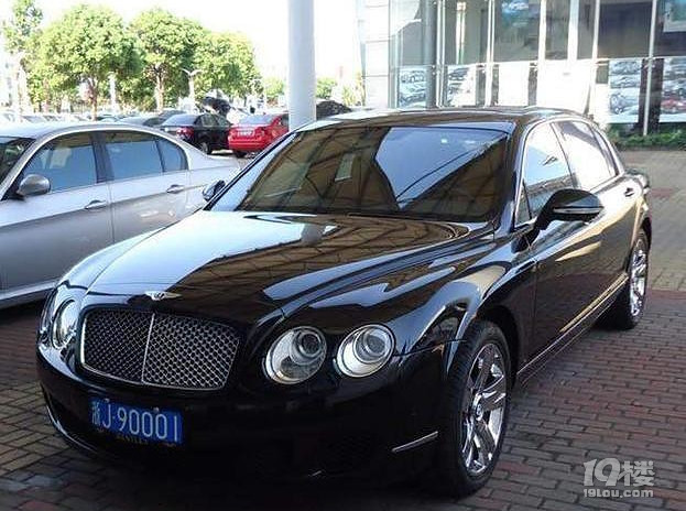 浙江台州的另一角浙j牌照宾利满大街可见